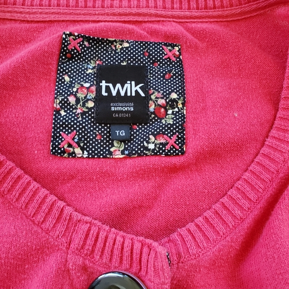 Simon's large button cardigan - Picture 2 of 2